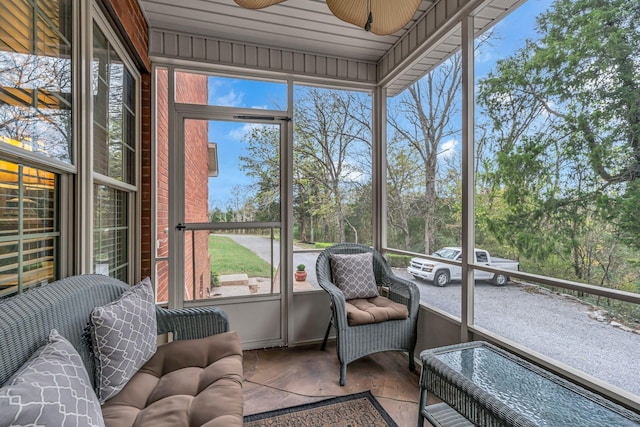 sunroom / solarium featuring ceiling fan