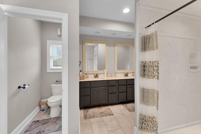 bathroom featuring a shower with shower curtain, vanity, and toilet