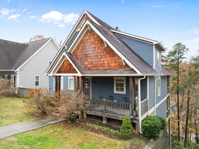 view of front of home featuring a porch and a front yard