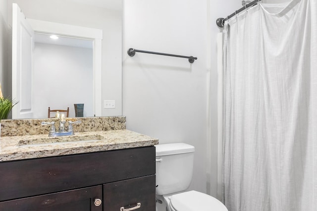 bathroom with a shower with shower curtain, vanity, and toilet