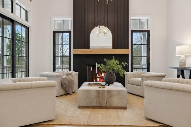 living room with an inviting chandelier