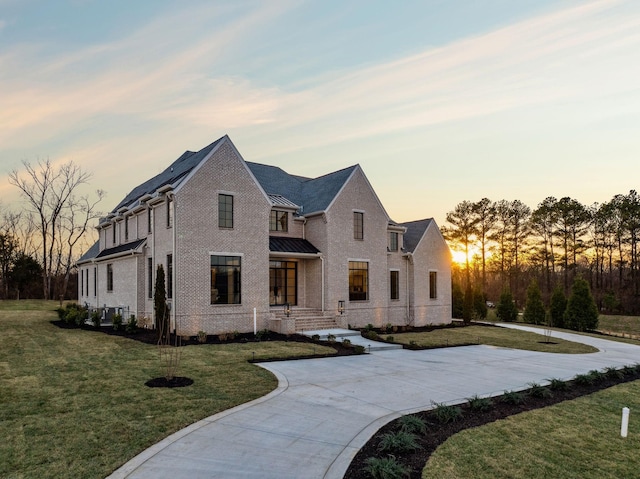 view of front of home featuring a yard