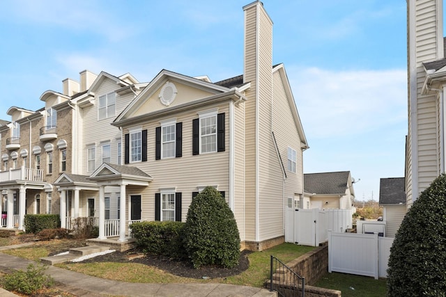 view of front of property