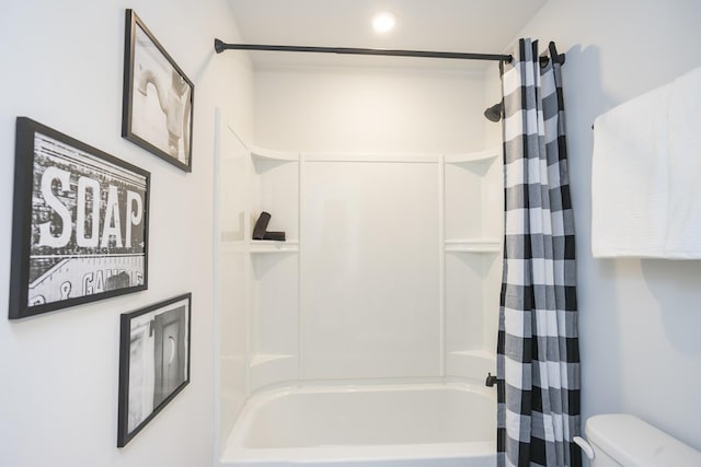 bathroom featuring shower / tub combo with curtain and toilet