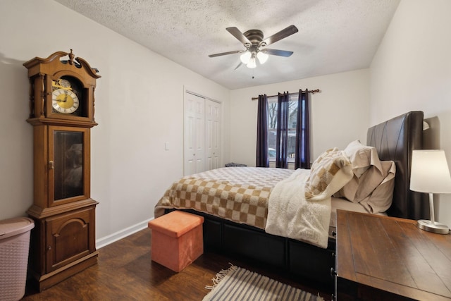 bedroom featuring ceiling fan, dark hardwood / wood-style floors, a closet, and a textured ceiling