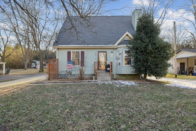 view of front facade with a front yard