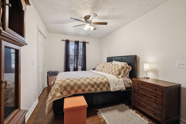 bedroom with dark hardwood / wood-style flooring, a closet, ceiling fan, and a textured ceiling