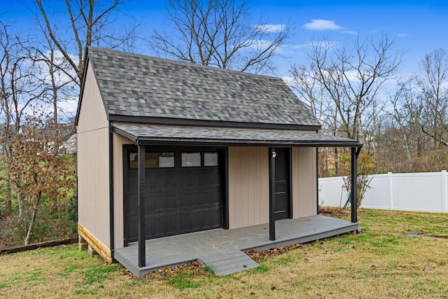 view of outdoor structure featuring a garage and a yard