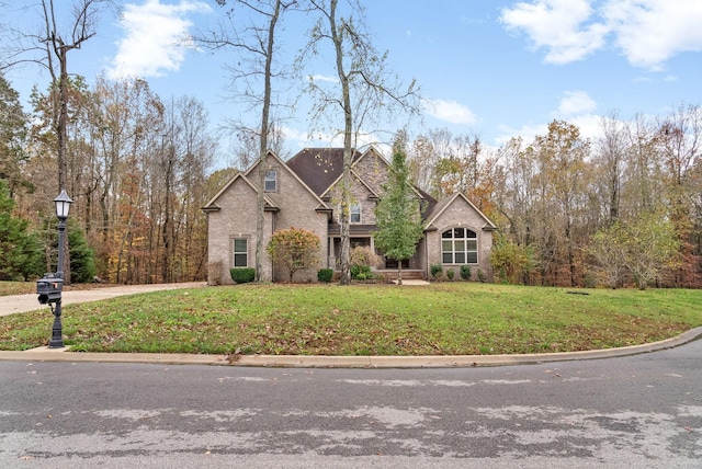 front of property featuring a front lawn