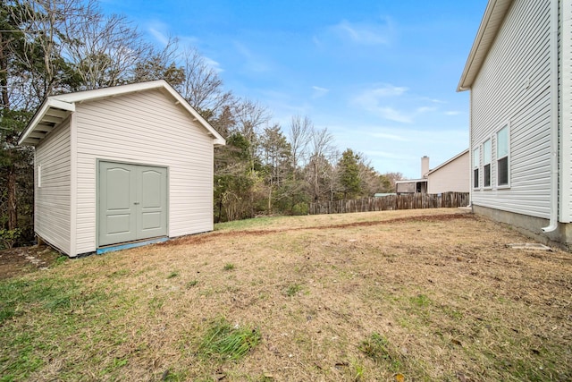 view of yard with a storage shed