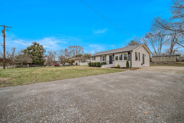 single story home with a front yard