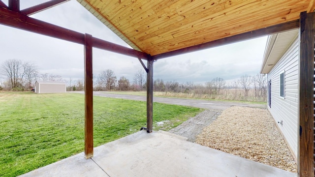 view of yard featuring a storage shed and a patio area