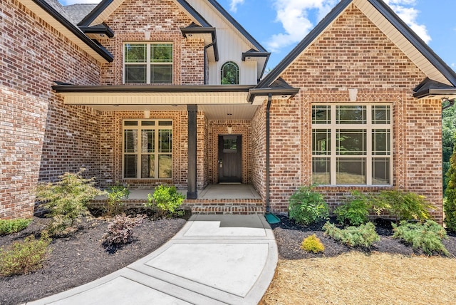 property entrance featuring a porch