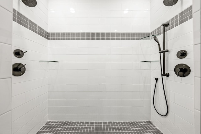 bathroom featuring tiled shower