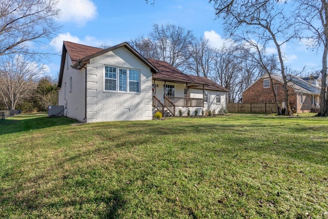 view of front of home with a porch and a front lawn