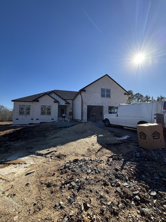 view of front facade featuring a garage