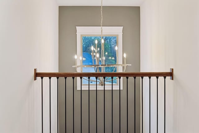 room details featuring a chandelier