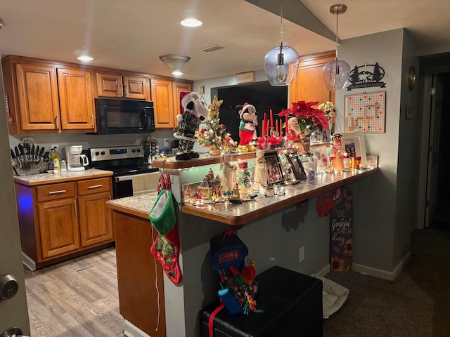 kitchen featuring a breakfast bar, light wood-type flooring, stainless steel electric range oven, decorative light fixtures, and kitchen peninsula