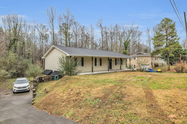 single story home featuring a porch and a front lawn