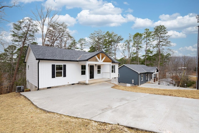 view of front of home featuring central AC