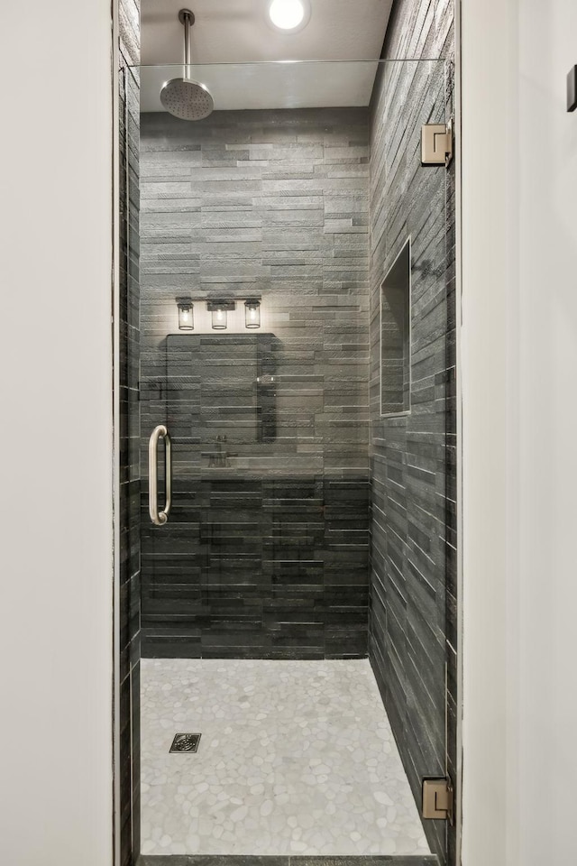 1049 Gholson Rd, Clarksville, TN 37043 - full bath with a shower stall