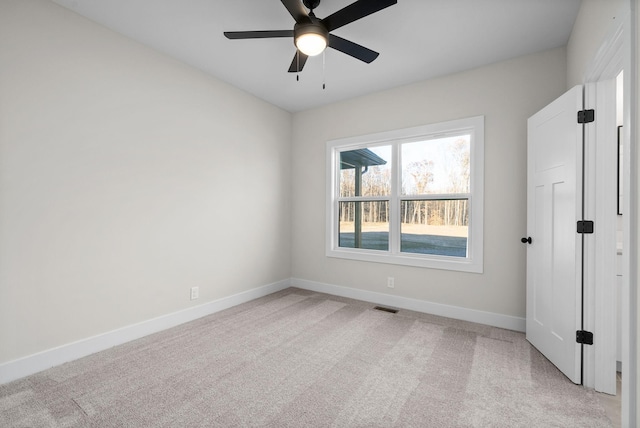 unfurnished room with light carpet and ceiling fan