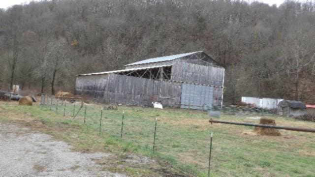 view of yard featuring a rural view and an outdoor structure