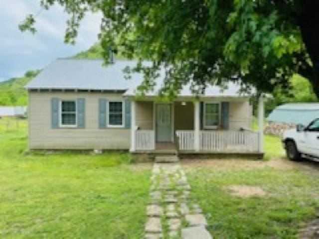 1611 Knob Creek Rd, Celina, TN 38551 - view of front facade featuring a front yard and covered porch