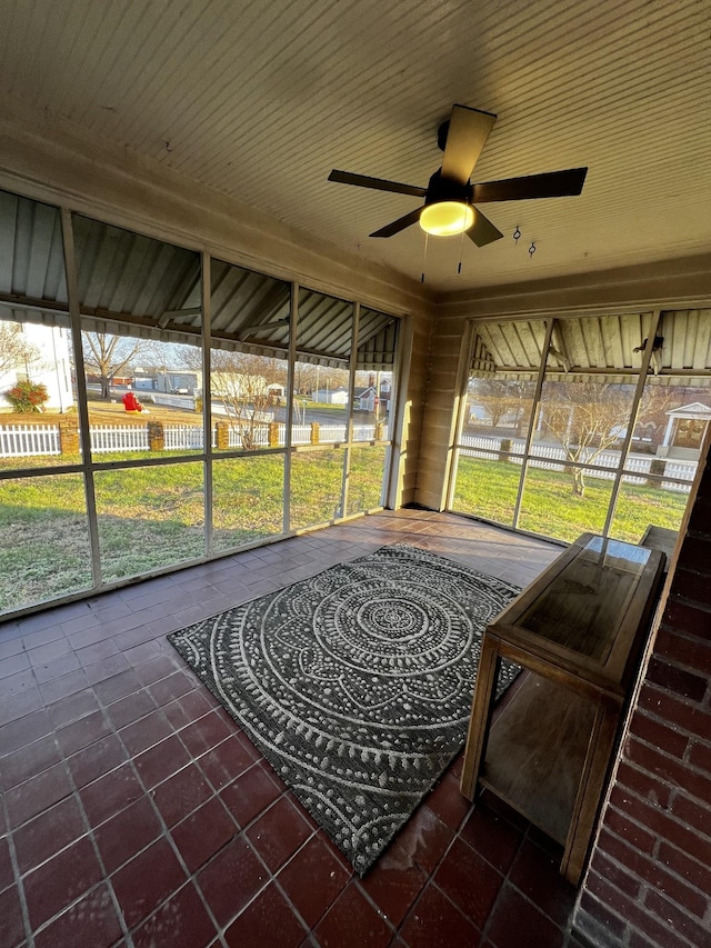 sunroom / solarium featuring ceiling fan