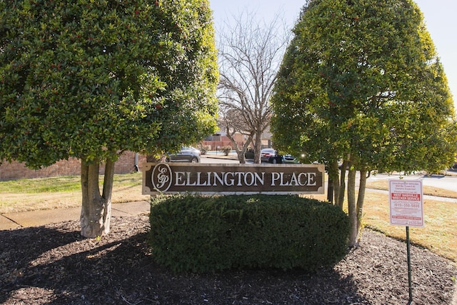 view of community / neighborhood sign