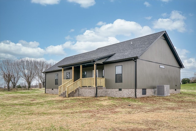 view of front of property featuring a front yard and central air condition unit