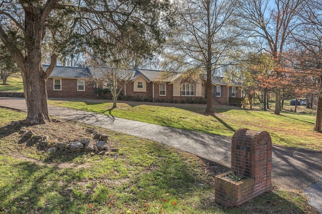 single story home featuring a front lawn