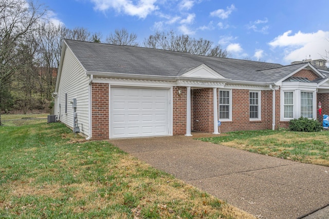 view of front of property featuring cooling unit, a garage, and a front yard