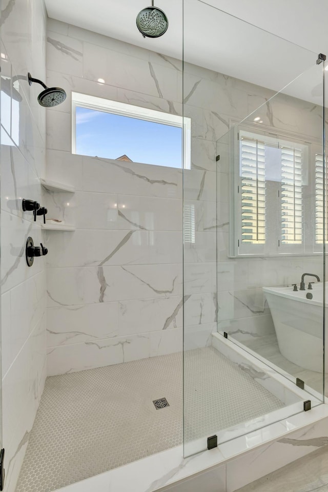 bathroom featuring a tile shower