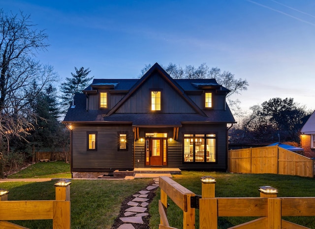 view of front of home featuring a fenced front yard and a front yard