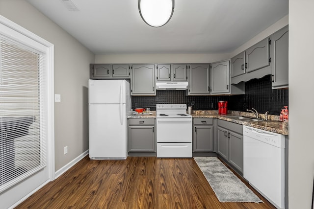 kitchen featuring sink, dark hardwood / wood-style floors, backsplash, white appliances, and gray cabinets