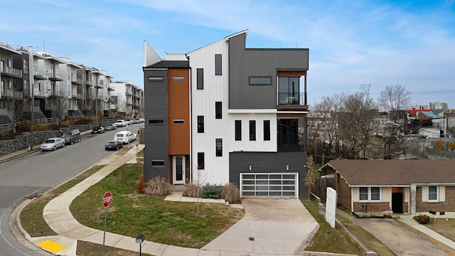 view of front facade featuring a garage