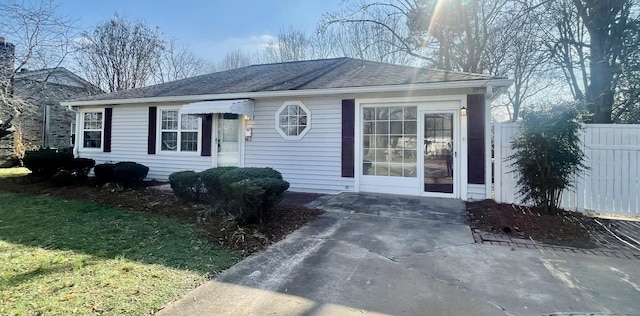 view of front of home with a front lawn