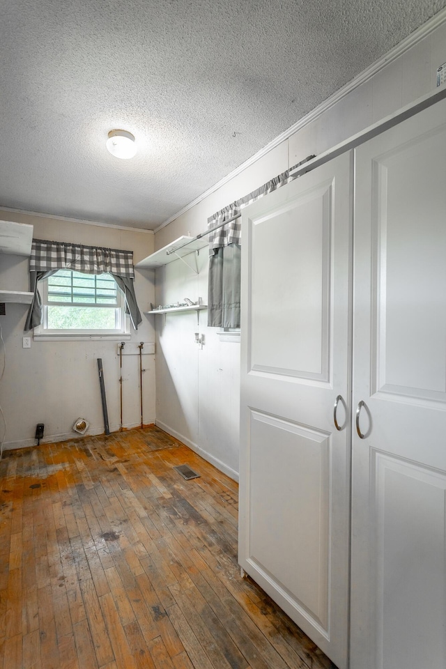 walk in closet featuring hardwood / wood-style floors