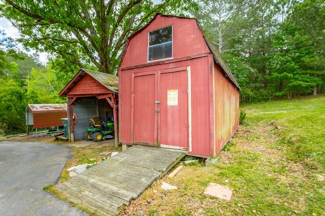 view of outdoor structure