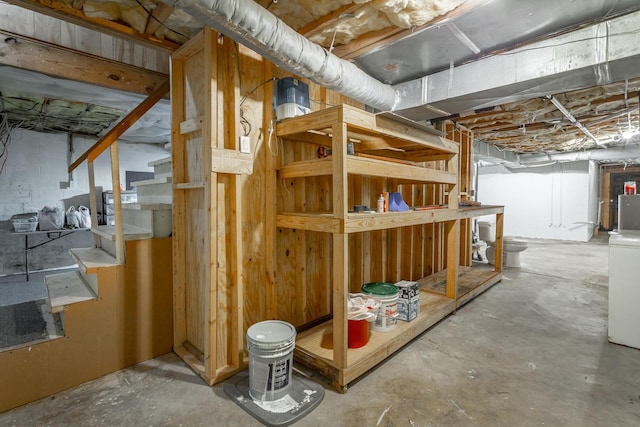 basement with washer / dryer