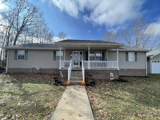 view of front of house with a porch, an outbuilding, and a front yard