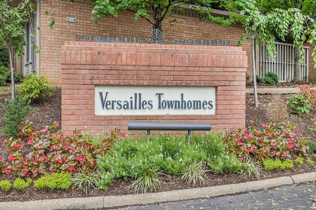 view of community / neighborhood sign