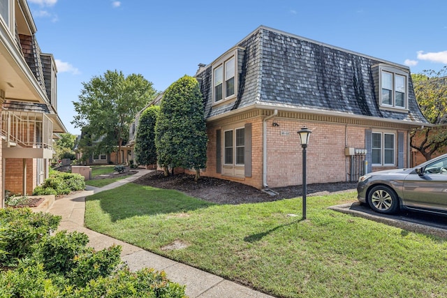 view of side of property featuring a lawn