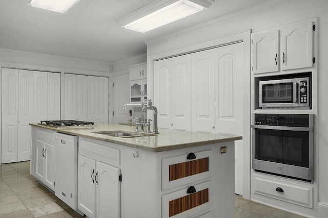 kitchen featuring white cabinetry, sink, stainless steel appliances, an island with sink, and ornamental molding