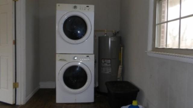 146 Garden Dr, Lafayette, TN 37083 - washroom featuring stacked washer and clothes dryer and water heater