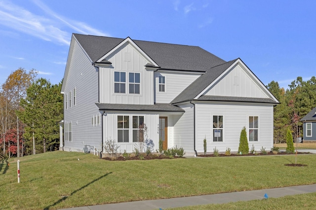 view of front facade featuring a front yard