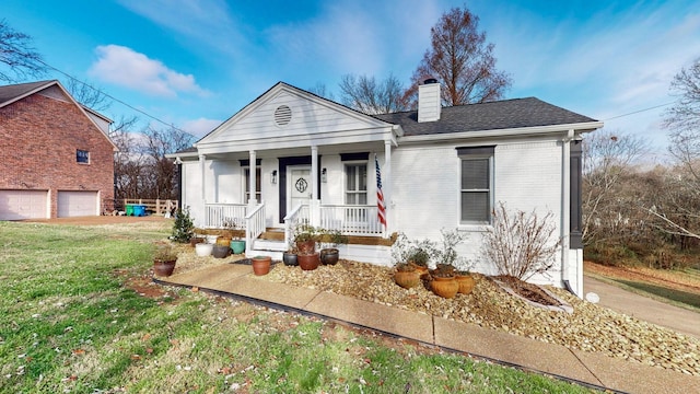 view of front of home with covered porch and a front lawn