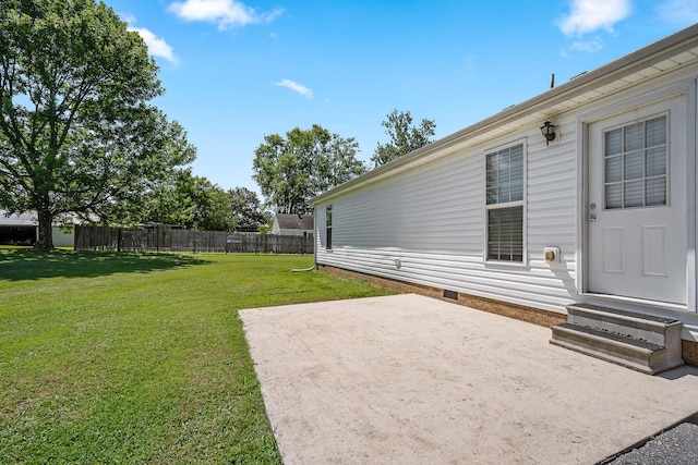 view of yard featuring a patio area