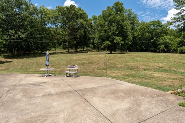 view of yard with a patio